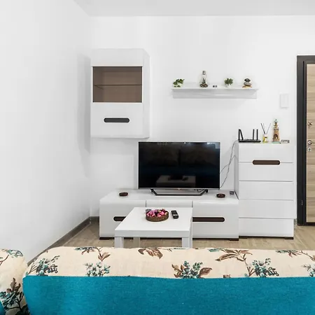 Crystal Bay 10 - Pool And Lägenhet Năvodari